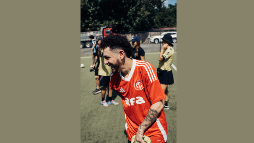 Entre improvisos e surpresas, “Fora da Plateia - A Série” prova que a comédia pode ser ainda mais autêntica fora do palco. (créditos da foto: Léo Machado)