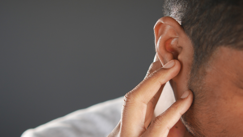 Neste artigo, Alexandre Costa Pedrosa explica o que muda quando o ruído vira rotina, destacando os efeitos físicos e emocionais do excesso de som no dia a dia.