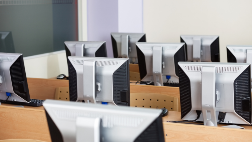 Política de Tecnologia no Ensino Médio Depende de Conectividade e Dispositivos nas Escolas Públicas